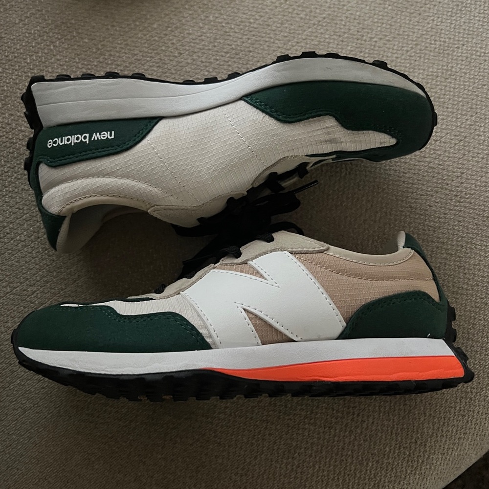 New Balance 327 - Green/ Orange/ Tan